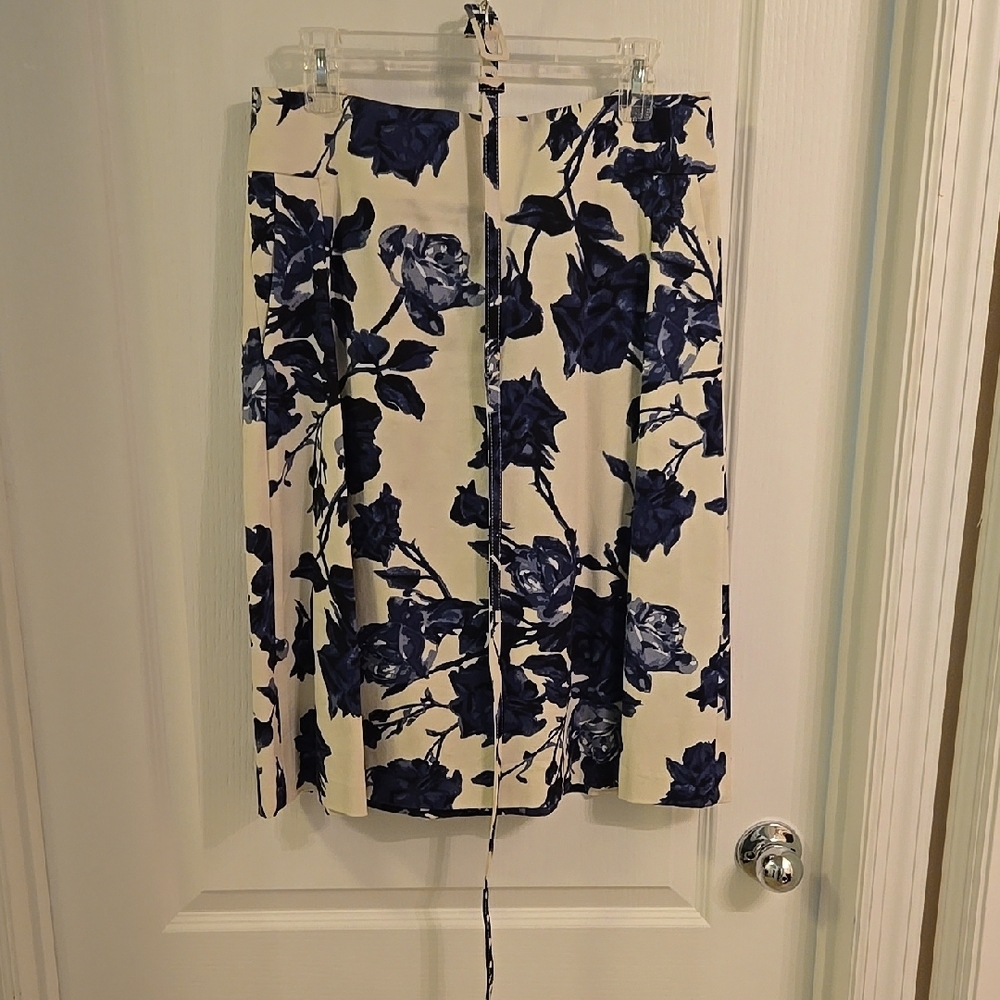 Talbots Floral Print Skirt - Blue and White Size 8 EUC